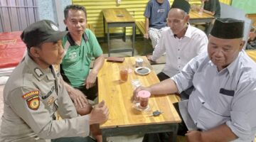 Anggota polsek Karangbinangun melaksanakan sambang warga Dalam Rangka patroli dialogis.