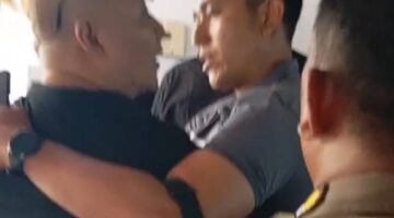 Awak Media Dilarang Meliput Dan Dapat Perlakuan Kekerasan Oleh Oknum Pengamanan Wabup Sidoarjo di Pendopo Kabupaten Sidoarjo